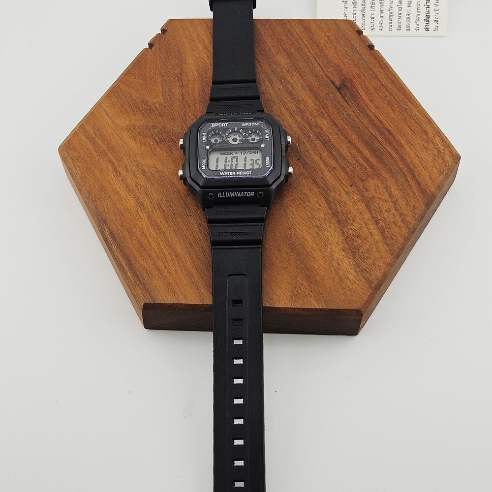 Illuminator Digital Sports Watch Black Multi Dial Timer Calendar Water Resistant - Picture 4 of 6
